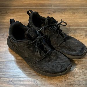 Black Nike Sneakers Size 8.5